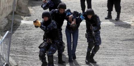  الشرطة تقبض على شخص متهم بعدة قضايا سرقة وسلب في بيت لحم